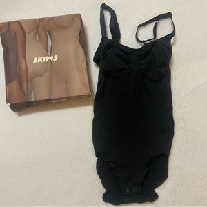 Skims sculpting brief bodysuit size s/m